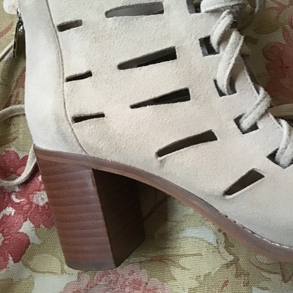 Vince Camuto beige suede stocked heel lace tie up sandals Size 6 - Picture 14 of 14